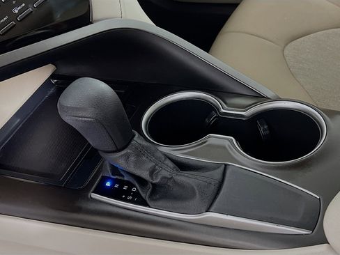 Used 2021 Toyota Camry LE image 23