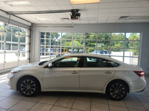 Used 2016 Toyota Avalon XLE Premium FWD image 5