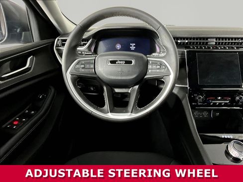 Used 2023 Jeep Grand Cherokee Laredo AWD/4WD image 8