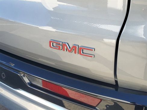 Used 2025 GMC Acadia Denali w/ Super Cruise Package image 8