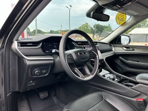 Used 2023 Jeep Grand Cherokee L Limited AWD/4WD image 34