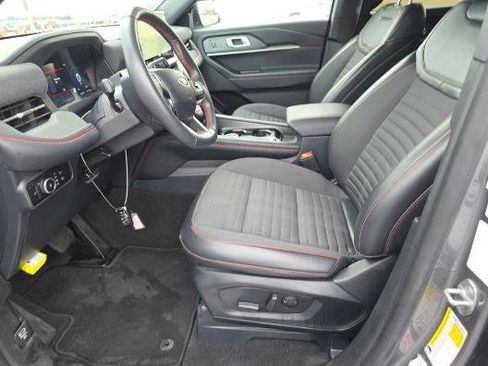 Used 2025 Ford Explorer ST-Line w/ ST-Line Street Pack AWD/4WD image 3