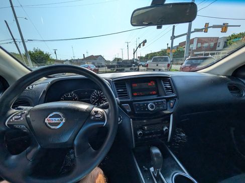 Used 2016 Nissan Pathfinder S FWD image 21
