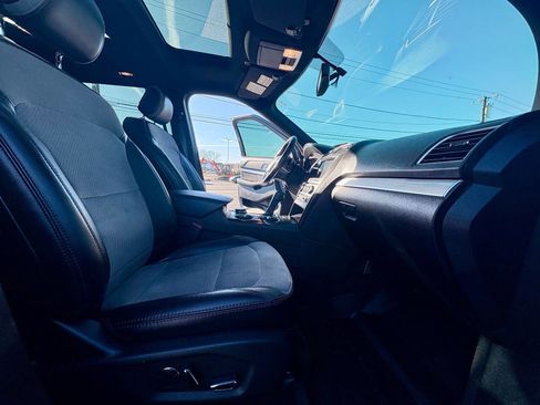 Used 2017 Ford Explorer XLT w/ Equipment Group 202A image 35