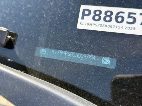 Used 2025 Chevrolet TrailBlazer LT FWD image 2