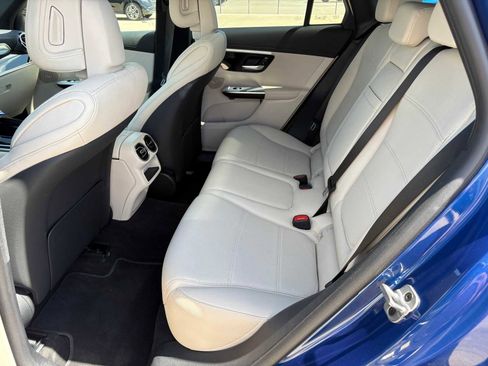 Used 2025 Mercedes-Benz GLC 300 image 11