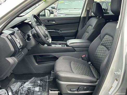 Used 2022 Nissan Pathfinder SV w/ SV Black Package image 19