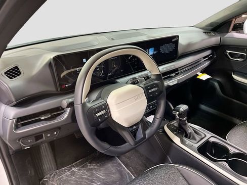 New 2025 Kia K4 GT-Line image 9