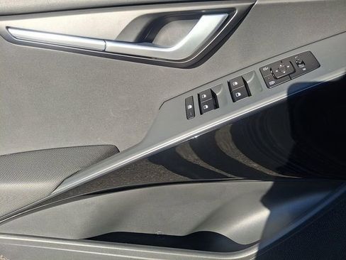 Used 2025 Kia Niro Wind w/ Wind Preserve Package image 12