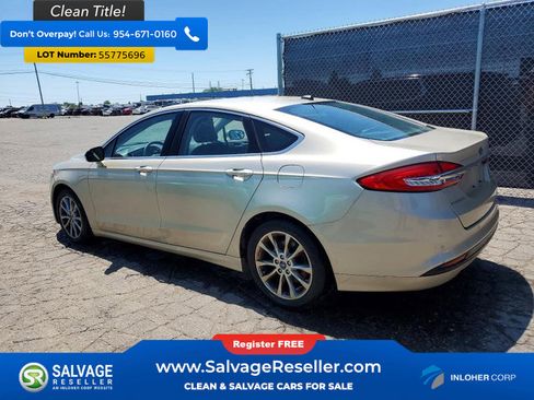 Used 2017 Ford Fusion SE w/ Fusion SE Technology Package FWD image 3
