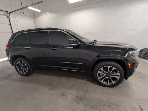 Certified 2023 Jeep Grand Cherokee Overland w/ Luxury Tech Group IV AWD/4WD image 3