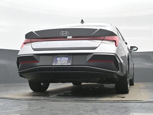 Used 2025 Hyundai Elantra Limited FWD image 30