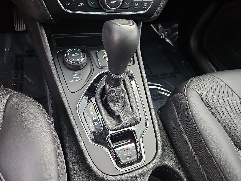 Used 2021 Jeep Cherokee Limited AWD/4WD image 16