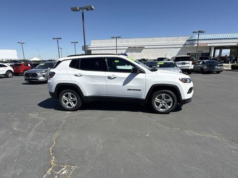 Used 2023 Jeep Compass Latitude AWD/4WD image 37