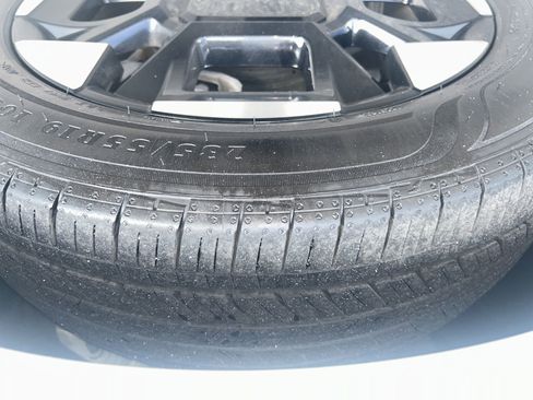 Used 2025 Kia Carnival EX image 13