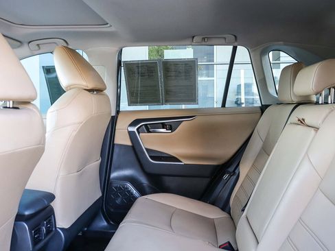 Used 2020 Toyota RAV4 Limited image 19