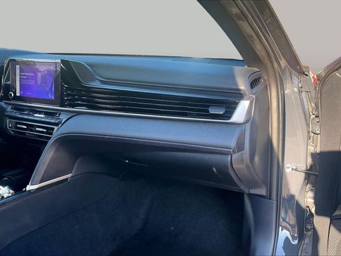 Used 2025 Toyota Camry SE w/ Convenience Package FWD image 18