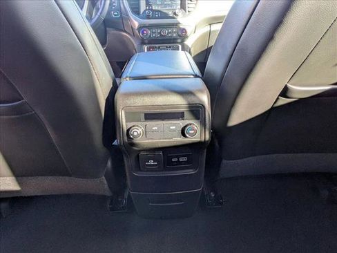 Used 2023 GMC Acadia SLT image 13