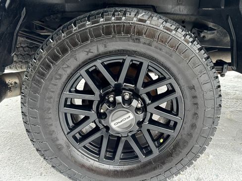 Used 2022 Ford F350 Lariat w/ Black Appearance Package image 45