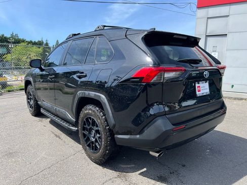 Used 2021 Toyota RAV4 XLE AWD/4WD image 6