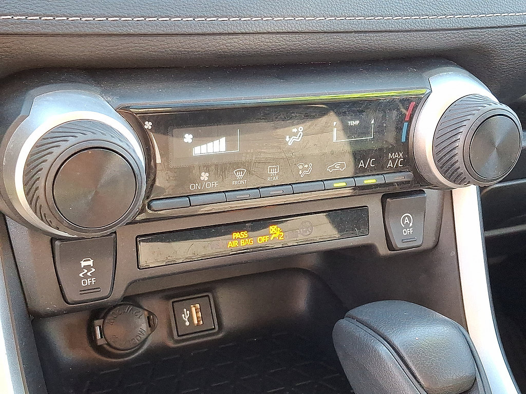 Used 2025 Toyota RAV4 LE AWD/4WD image 60