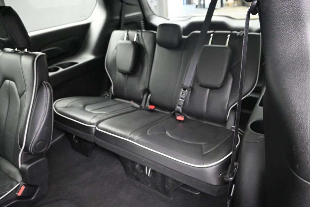 Used 2026 Chrysler Pacifica Limited AWD/4WD image 12