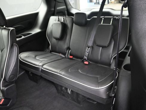 Used 2026 Chrysler Pacifica Limited AWD/4WD image 12