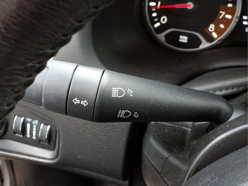 Used 2019 Jeep Renegade Latitude w/ Cold Weather Group AWD/4WD image 19