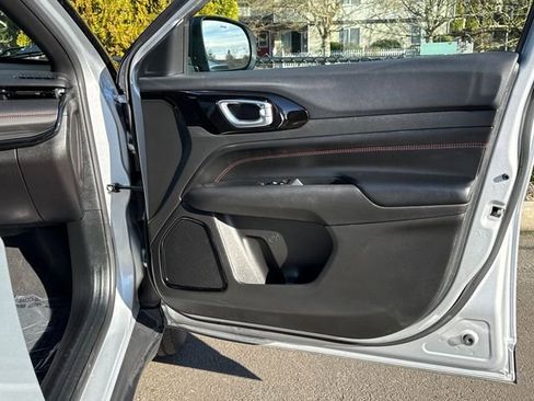 Used 2024 Jeep Compass Trailhawk image 26