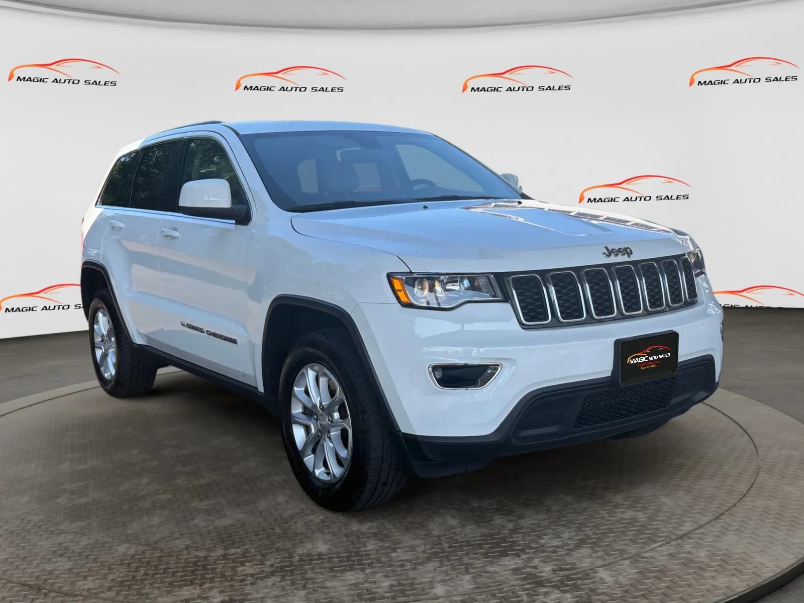Used 2022 Jeep Grand Cherokee Laredo E AWD/4WD image 5