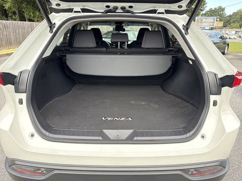 Used 2022 Toyota Venza LE image 30