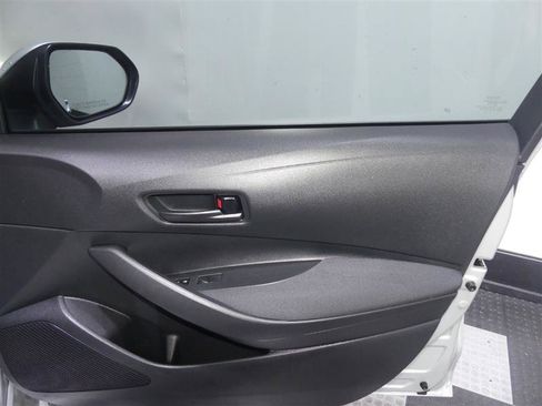 Used 2022 Toyota Corolla LE FWD image 18