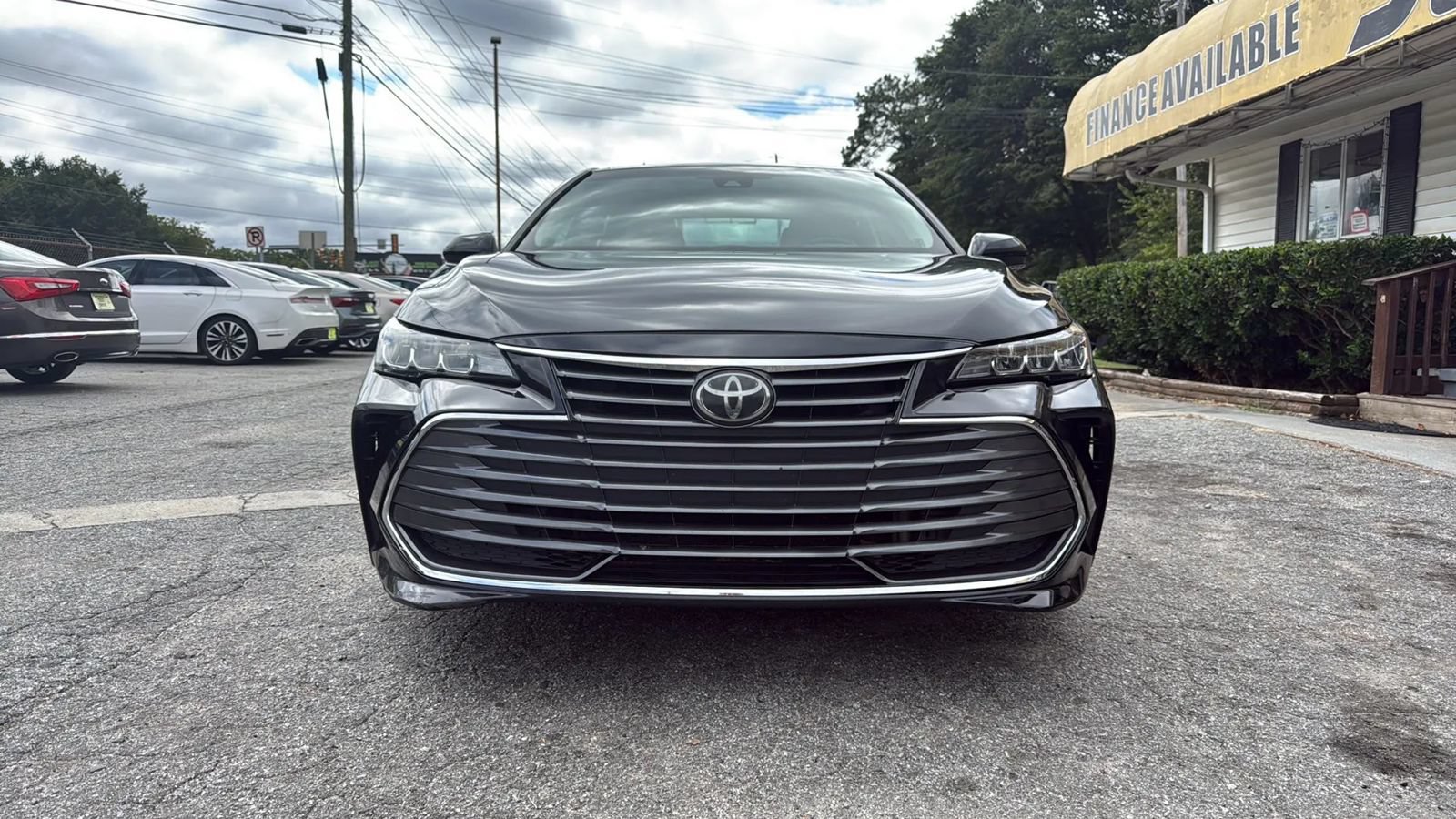 Used 2019 Toyota Avalon XLE w/ Moonroof Package FWD image 4