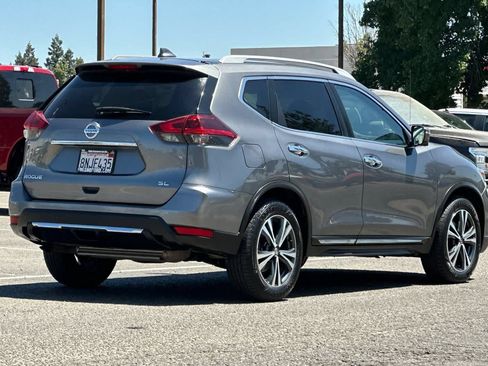 Used 2018 Nissan Rogue SL FWD image 2