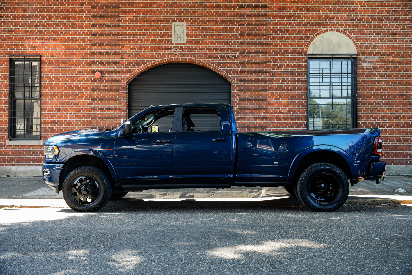 Used 2024 RAM 3500 Limited w/ Night Edition AWD/4WD image 7