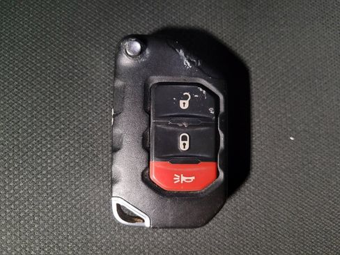 Used 2018 Jeep Wrangler Unlimited Sport S AWD/4WD image 32