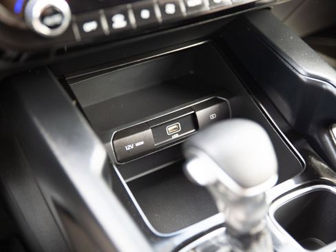 Used 2022 Kia Telluride LX image 16