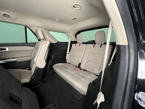 Used 2023 Ford Explorer XLT w/ Equipment Group 202A AWD/4WD image 18