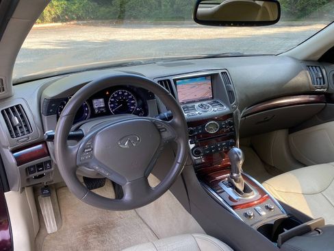 Used 2010 INFINITI G37 Convertible w/ Premium Pkg RWD image 13