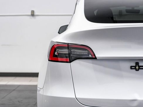 Used 2021 Tesla Model Y Long Range image 43