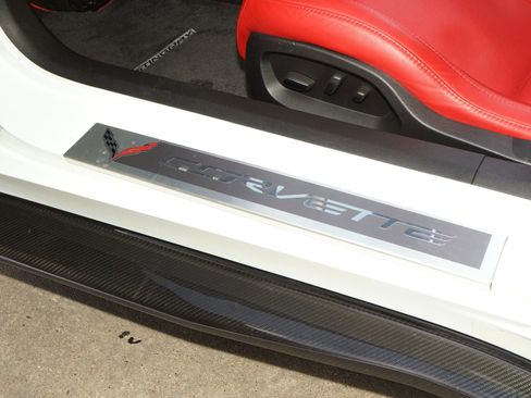 Used 2015 Chevrolet Corvette Z06 w/ 3LZ Preferred Equipment Group image 27