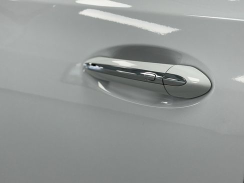 Used 2024 Buick Enclave Premium image 13