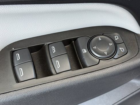 Used 2024 Chevrolet Equinox LS FWD image 17