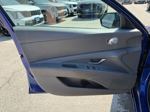 Used 2023 Hyundai Elantra SEL w/ Preferred Accessory Package image 7