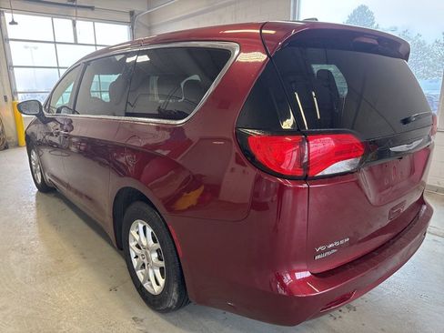 Used 2023 Chrysler Voyager LX image 5