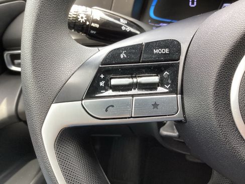 Used 2025 Hyundai Elantra SE w/ Cargo Package FWD image 18