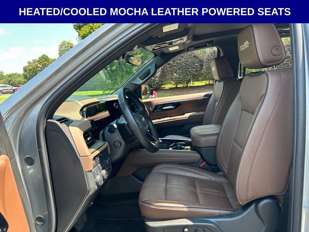 Used 2025 Chevrolet Suburban High Country w/ Sun And Tow Package AWD/4WD image 5