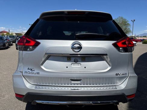 Used 2017 Nissan Rogue SV w/ SV Premium Package AWD/4WD image 4