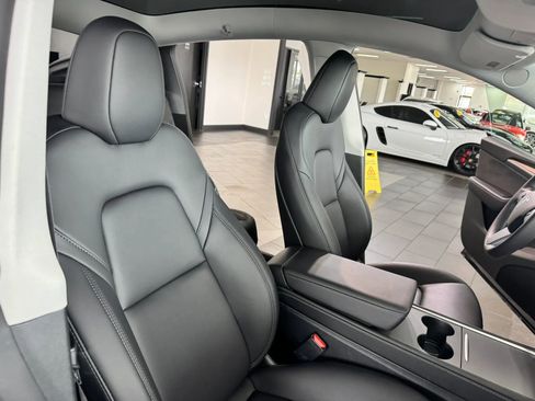 Used 2023 Tesla Model Y Long Range image 13