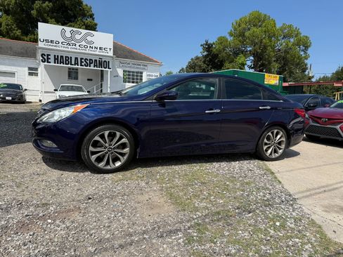Used 2013 Hyundai Sonata SE w/ Navigation & Sunroof Pkg image 2
